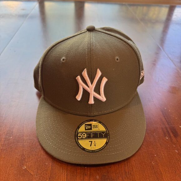 Yankees Fitted Cap - Picture 4 of 4